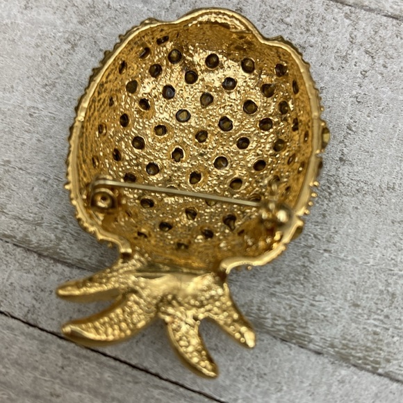 Vintage pineapple crystal gold pin - Picture 6 of 7